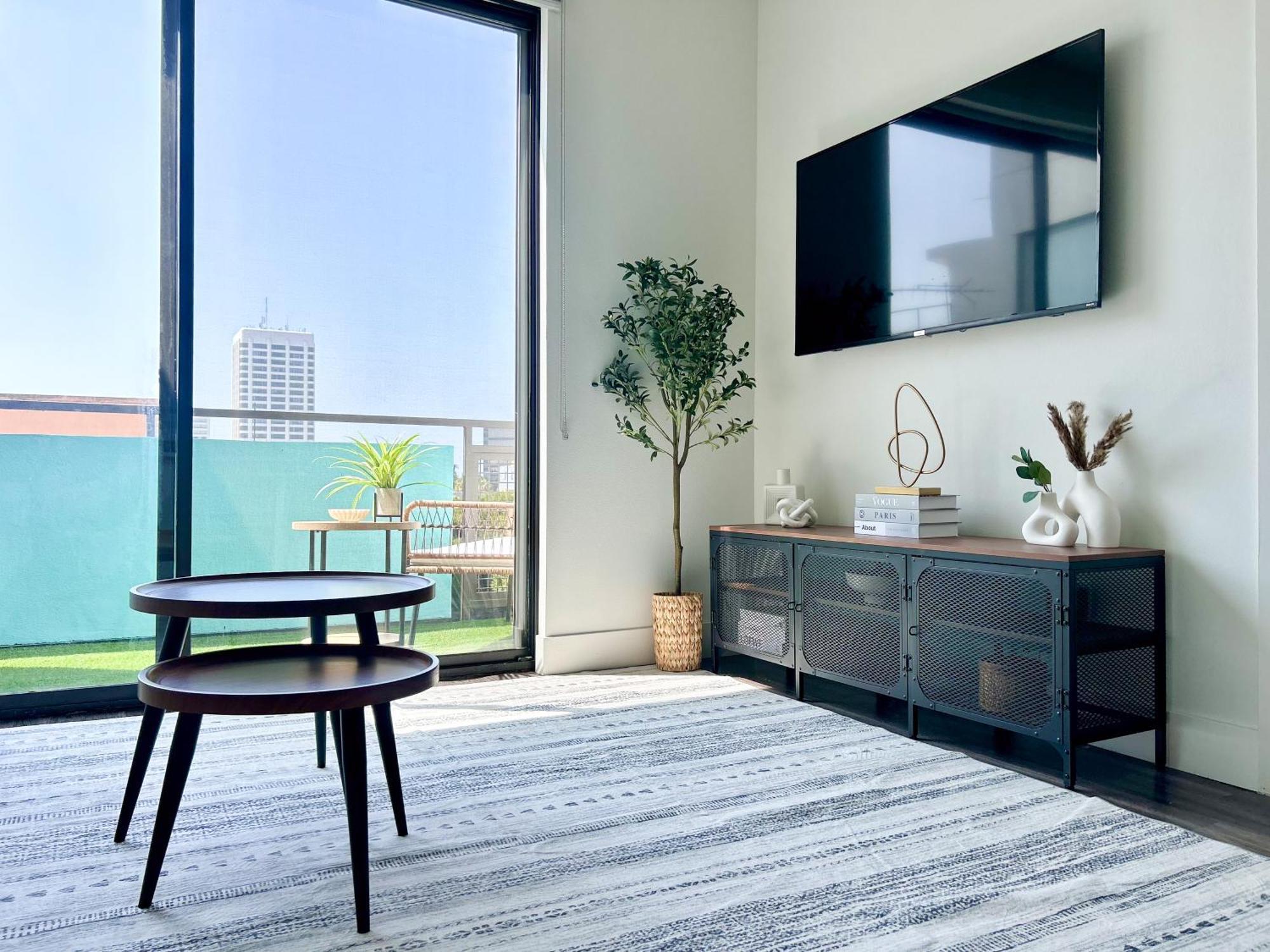 Apartment Trendy 2bd 2bth Steps From Downtown Santa Monica! *
