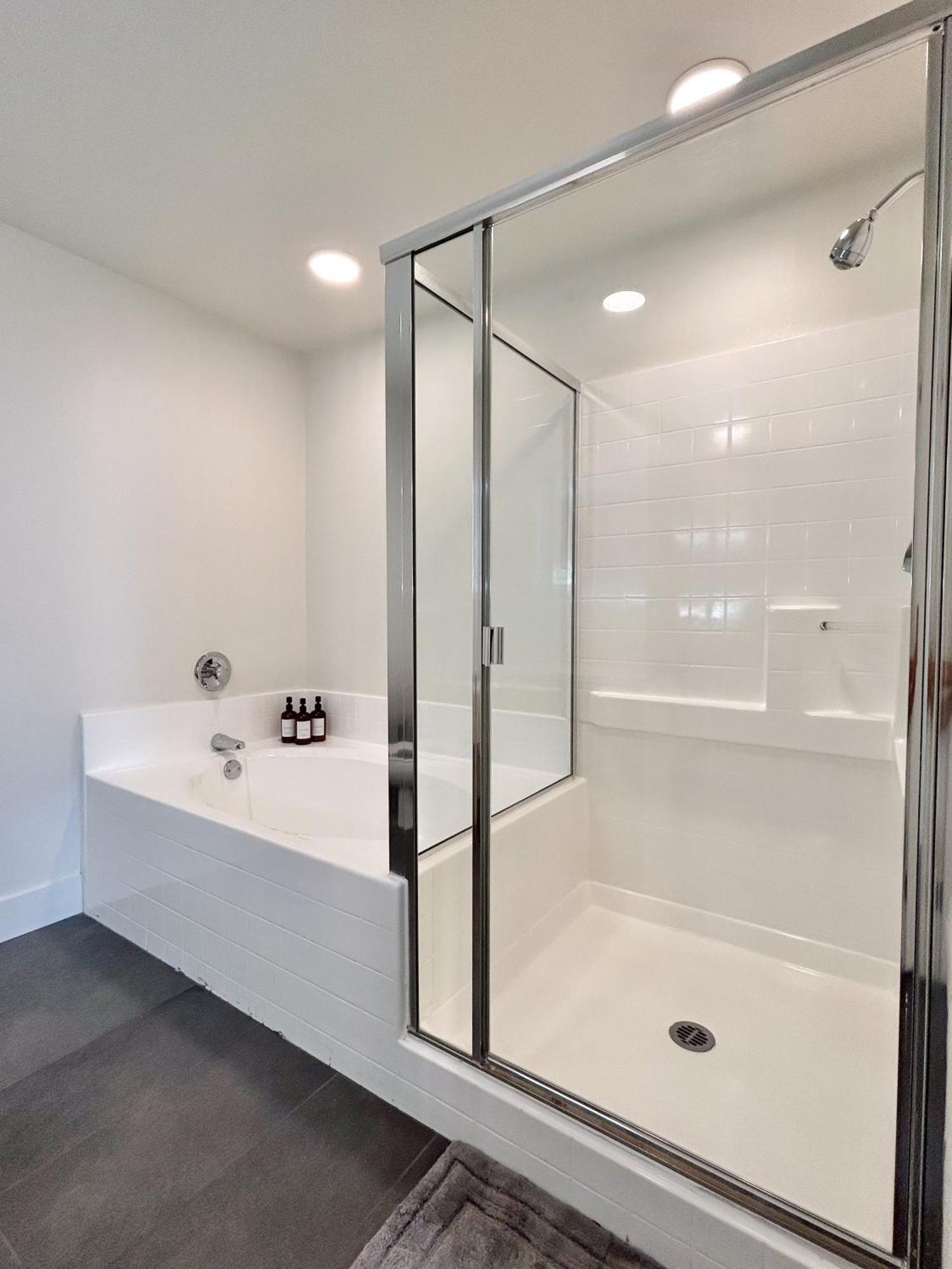 Apartment Trendy 2bd 2bth Steps From Downtown Santa Monica! *